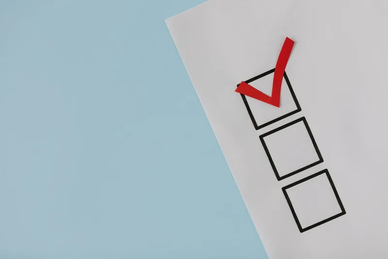 A scored product market fit checklist worksheet showing confirmed and unconfirmed signals across five categories
