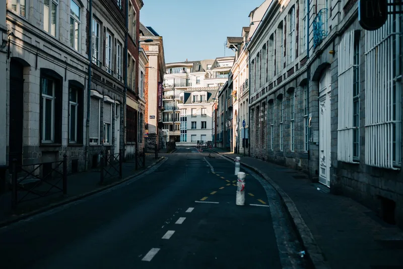 An empty urban alleyway, representing a market with no apparent participants
